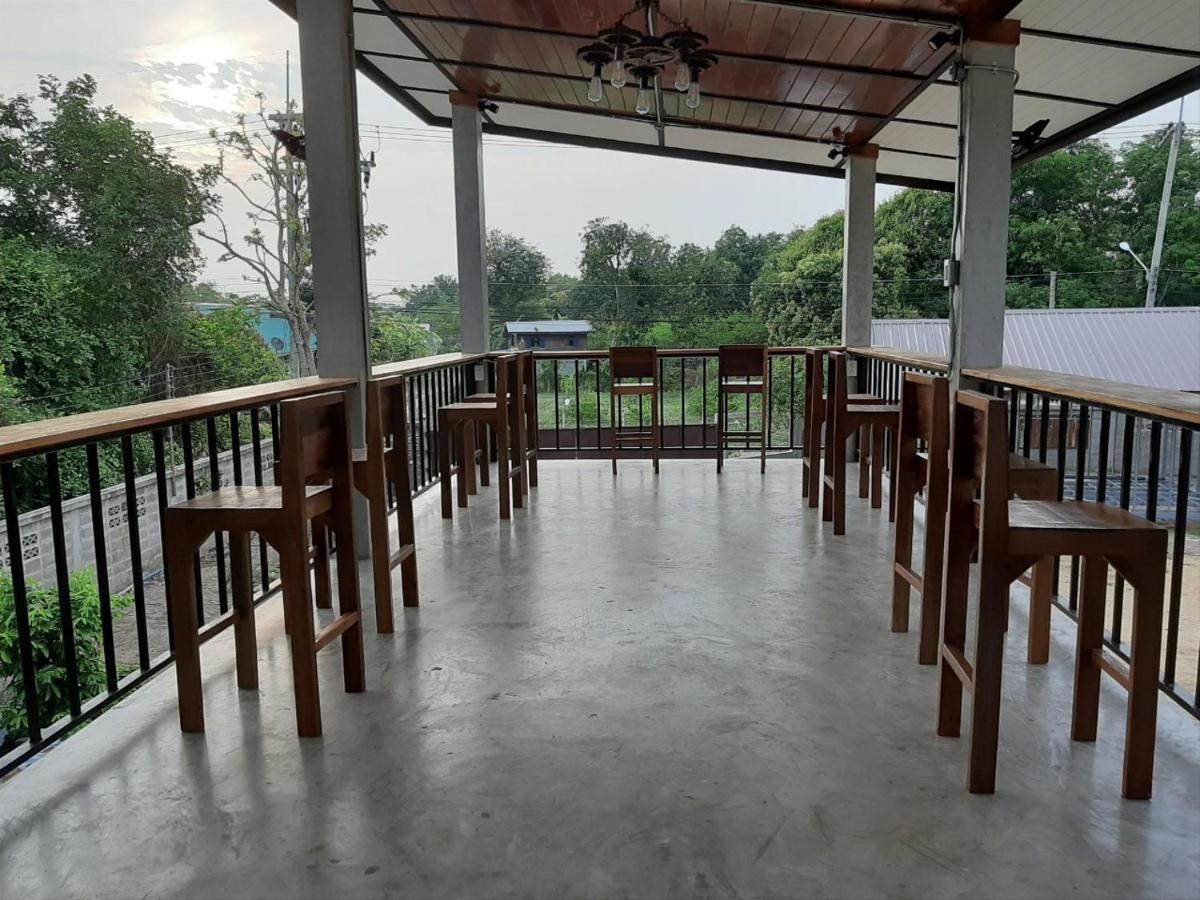 Baan Rabiangdao Uthaithani Утай Тани Екстериор снимка